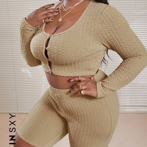 🧘♀️SOFT & Thick fabric so SOFT. Crop Top w/ Matching Shorts. BodyCon Sexy. 🎣 - Picture 5 of 12
